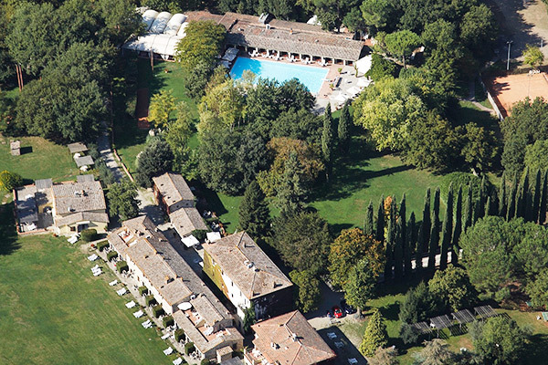 HOTEL BORGO SAN LUIGI - Monteriggioni Atmosfera suggestiva in un borgo del '600