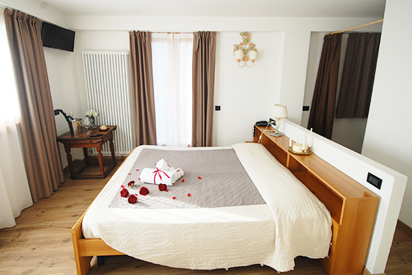 CHALET FIOCCO DI NEVE - Pinzolo Calda accoglienza e cucina tipica