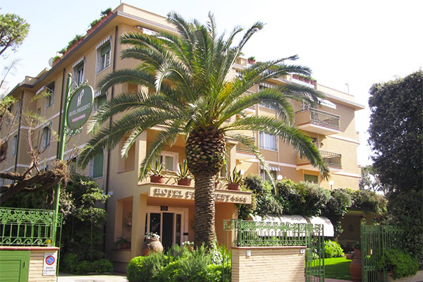 HOTEL PRESIDENT - Forte dei Marmi Elegante hotel immerso nel verde