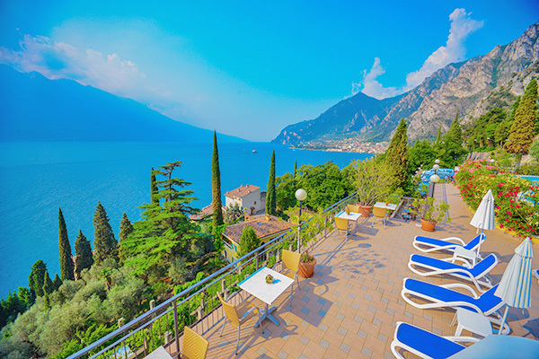 HOTEL VILLA DIRCE - Limone sul Garda Spettacolare panorama sulle sponde del Garda