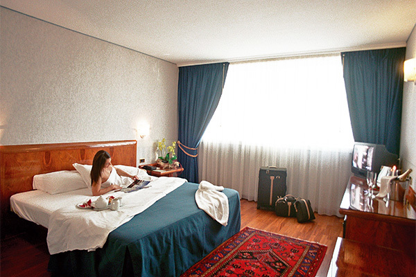 MONTRESOR HOTEL TOWER 4* - Bussolengo (VR) Ottima posizione, con Gardaland