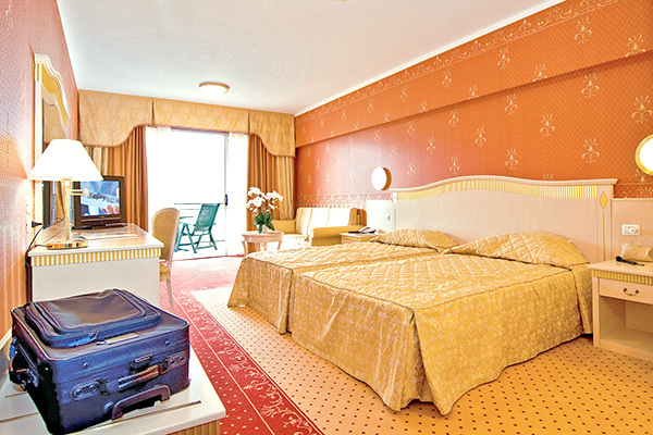 HOTEL MAJESTIC PALACE - Malcesine 4* ai piedi del Monte Baldo, con vista lago