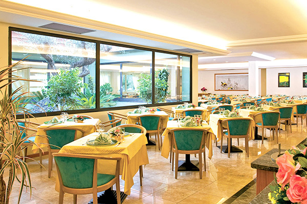 HOTEL MAJESTIC PALACE - Malcesine 4* ai piedi del Monte Baldo, con vista lago