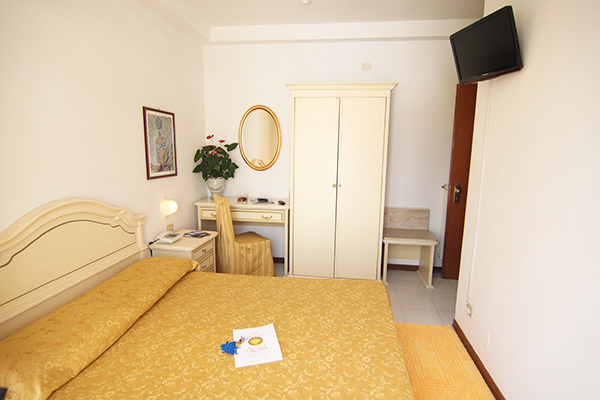 HOTEL SOLE - Diano Marina 3* fronte mare, spiaggia privata