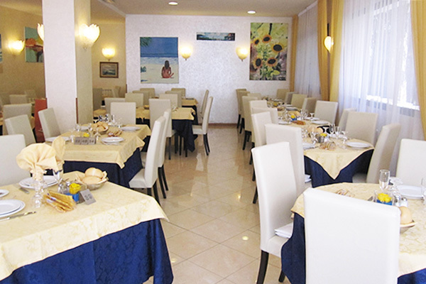 HOTEL SOLE - Diano Marina 3* fronte mare, spiaggia privata