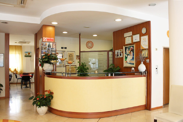 HOTEL SOLE - Diano Marina 3* fronte mare, spiaggia privata