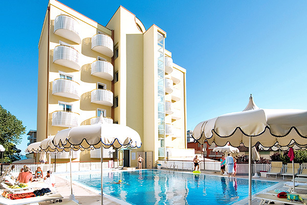 HOTEL SALUS - Lido di Jesolo In centro, a 50 metri dal mare