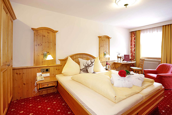 SPORTHOTEL TIROLERHOF - Itter Wellness con vista panoramica sulle montagne
