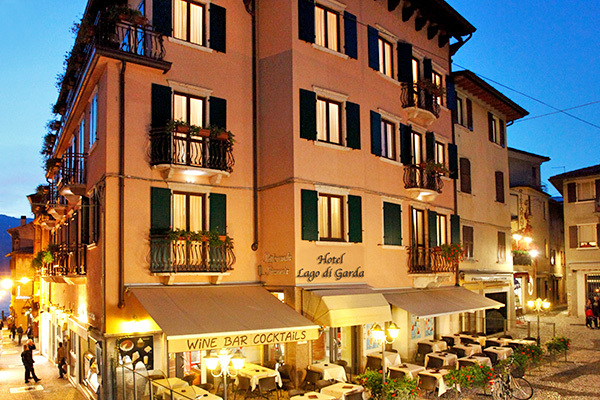 HOTEL LAGO DI GARDA - Malcesine Essenziale, in riva al Lago di Garda