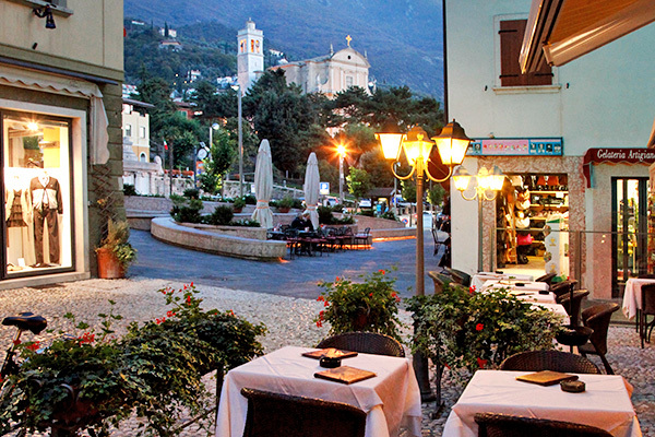 HOTEL LAGO DI GARDA - Malcesine Essenziale, in riva al Lago di Garda
