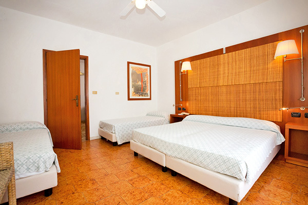 HOTEL ETNA - Caorle Direttamente sul mare