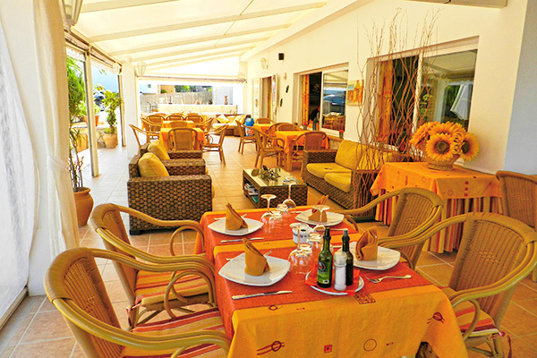 ATLANTIS CLUB LAGO DORADO - Formentera - Es Pujols Tipico stile mediterraneo, con mare cristallino