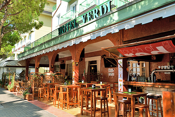 HOTEL VERDI - Jesolo In posizione centrale, con servizio spiaggia