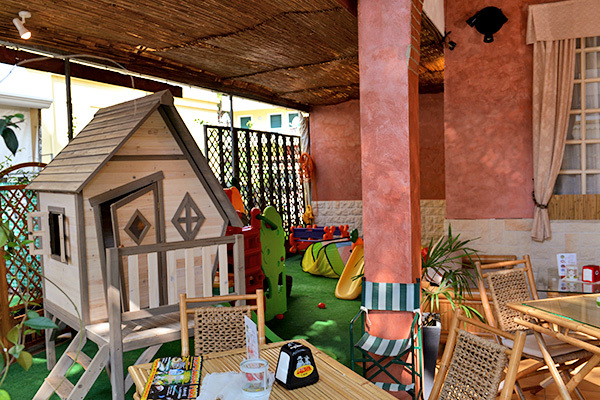 HOTEL VERDI - Jesolo In posizione centrale, con servizio spiaggia