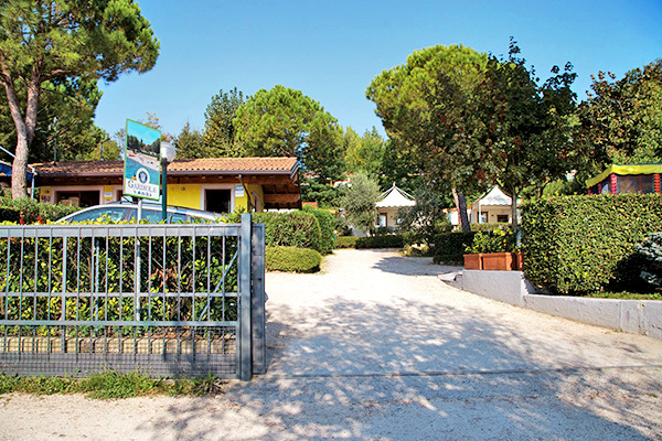 CAMPING LA GARDIOLA - San Felice del Benaco Camping fronte lago, fino a 5 posti letto