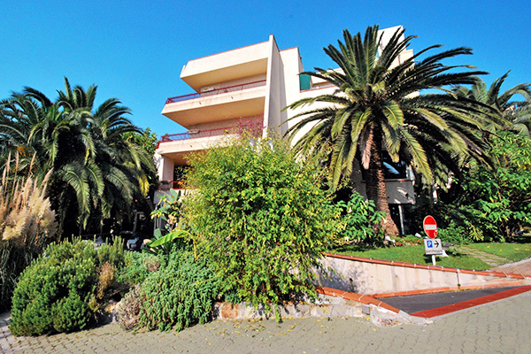 SUITE HOTEL NYALA - Sanremo In un giardino di palme secolari