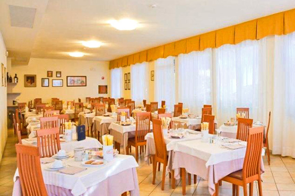 HOTEL CA D'ORO 3* - Caorle (VE) Direttamente sul mare