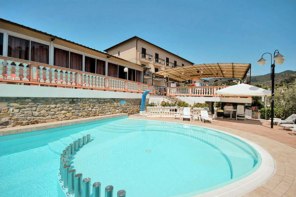 HOTEL SAN MATTEO - San Bartolomeo al Mare Immerso nel verde, sulla Riviera dei Fiori