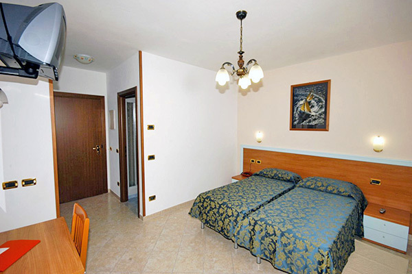 HOTEL SAN MATTEO - San Bartolomeo al Mare Immerso nel verde, sulla Riviera dei Fiori
