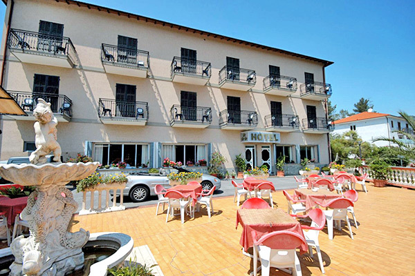 HOTEL SAN MATTEO - San Bartolomeo al Mare Immerso nel verde, sulla Riviera dei Fiori