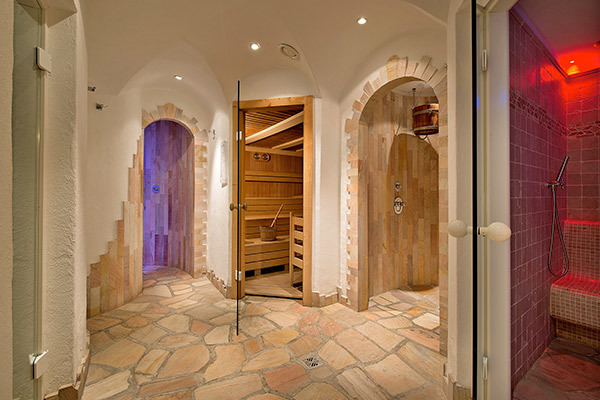 HOTEL CRISTALLO 3*S - PASSO SAN PELLEGRINO - MOENA (TN) A 50 metri dalle piste, in Val di Fassa