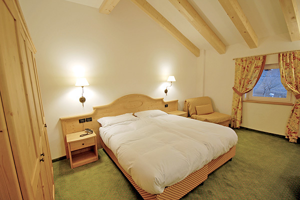 HOTEL STELLA DELLE ALPI 3*S - Ronzone (TN) Ambiente tipico e buona cucina