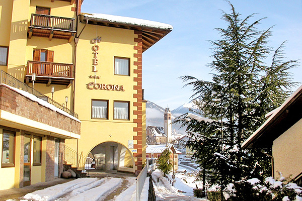 HOTEL CORONA - Carano A conduzione familiare, con vista panoramica