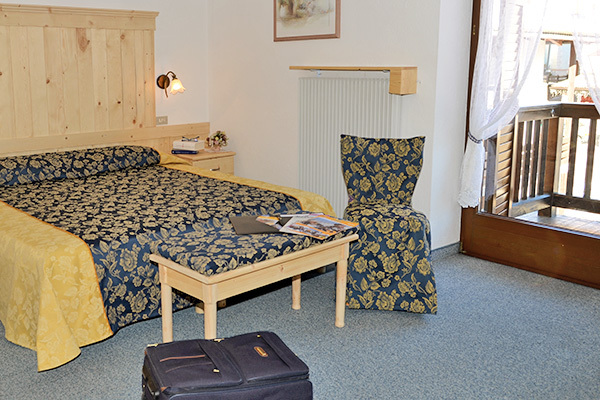 HOTEL CORONA - Carano A conduzione familiare, con vista panoramica