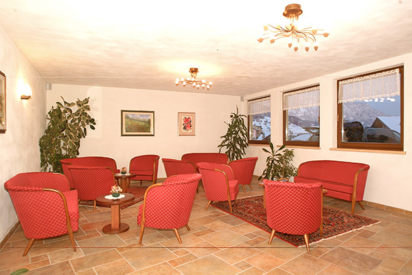 HOTEL CORONA - Carano A conduzione familiare, con vista panoramica