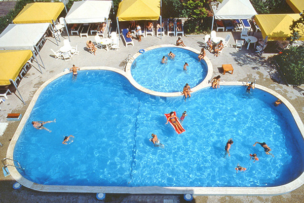 HOTEL CARAVELLE - Lido di Jesolo A 50 metri dal mare, nel centro di Jesolo