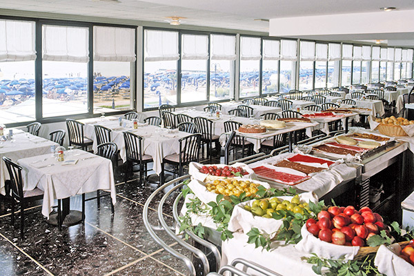 HOTEL CARAVELLE - Lido di Jesolo A 50 metri dal mare, nel centro di Jesolo