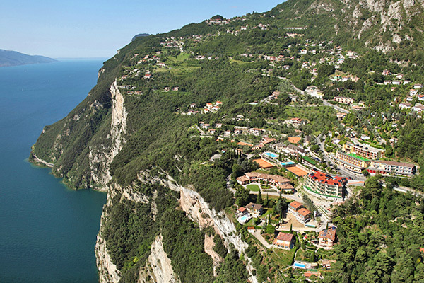 HOTEL BAZZANEGA - Tremosine Nell'affascinante entroterra del lago di Garda