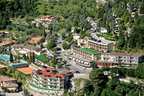HOTEL BAZZANEGA - Tremosine Nell'affascinante entroterra del lago di Garda