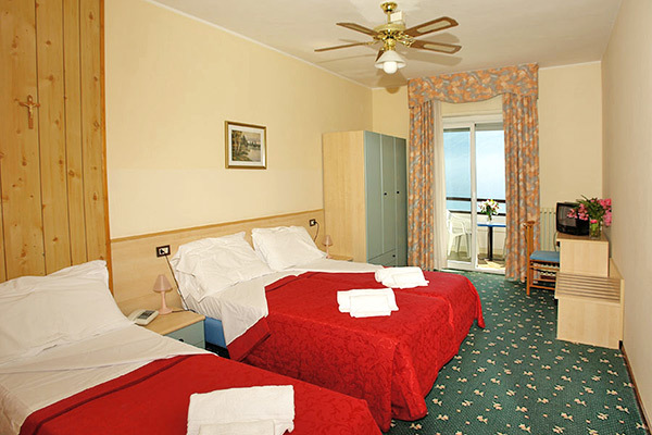 HOTEL BAZZANEGA - Tremosine Nell'affascinante entroterra del lago di Garda