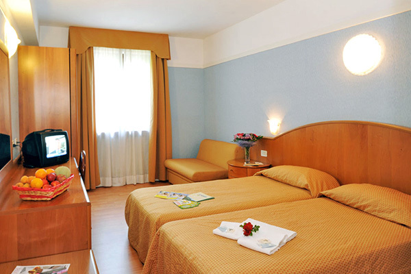 PARK HOTEL JOLANDA - San Zeno di Montagna Vacanza in famiglia sul Lago di Garda