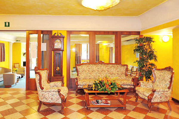 HOTEL PANORAMA - Costermano Essenziale, in riva al Lago di Garda