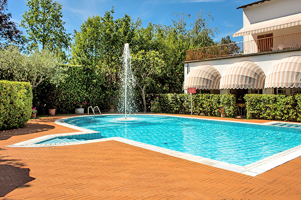 HOTEL MIRAMONTI - Forte dei Marmi A 250 metri dal mare