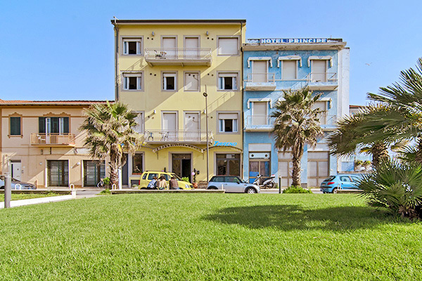 HOTEL NUOVO TIRRENO - Lido di Camaiore Sul lungomare della Versilia
