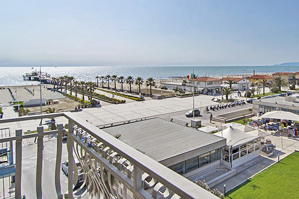 HOTEL NUOVO TIRRENO - Lido di Camaiore Sul lungomare della Versilia