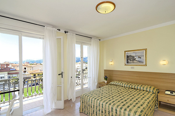 HOTEL NUOVO TIRRENO - Lido di Camaiore Sul lungomare della Versilia