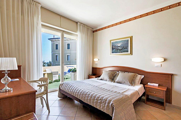HOTEL PERTICARI - Pesaro Gestione familiare, sul mare