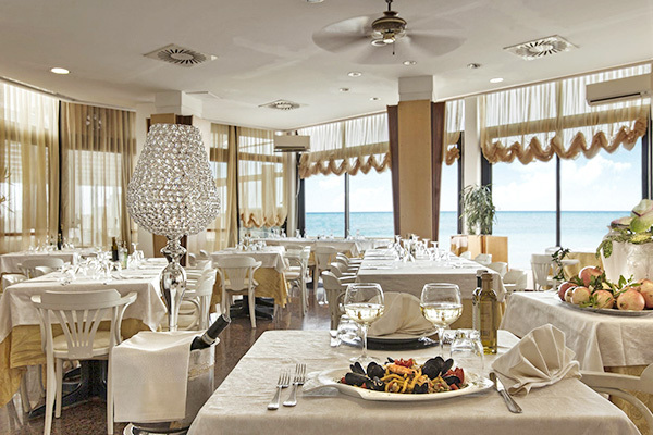 HOTEL PERTICARI - Pesaro Gestione familiare, sul mare