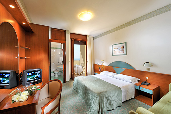 HOTEL EXCELSIOR - Bibione A 50 metri dal mare, con spiaggia inclusa