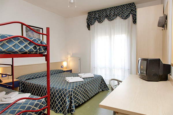 HOTEL OCEANIC - Lido di Jesolo A 50 metri dal mare, nel centro di Jesolo