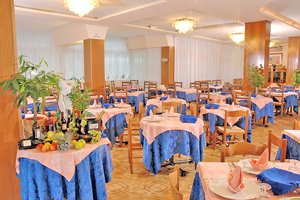 HOTEL OCEANIC - Lido di Jesolo A 50 metri dal mare, nel centro di Jesolo