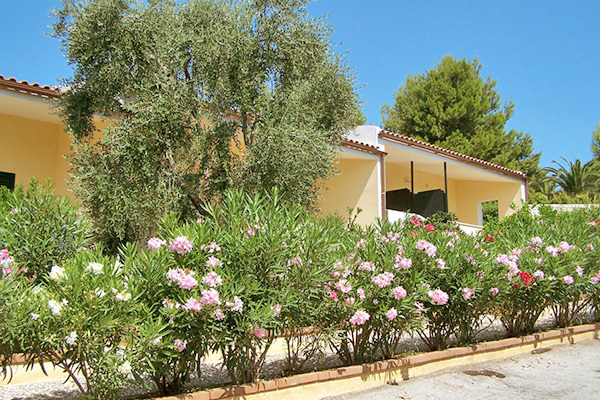 VILLAGGIO TURISTICO DEFENSOLA - Vieste Sul Gargano, a 200 metri dal mare
