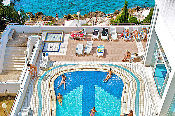 HOTEL BRIONI - Pola Sul mare, a 4 km dal centro di Pola
