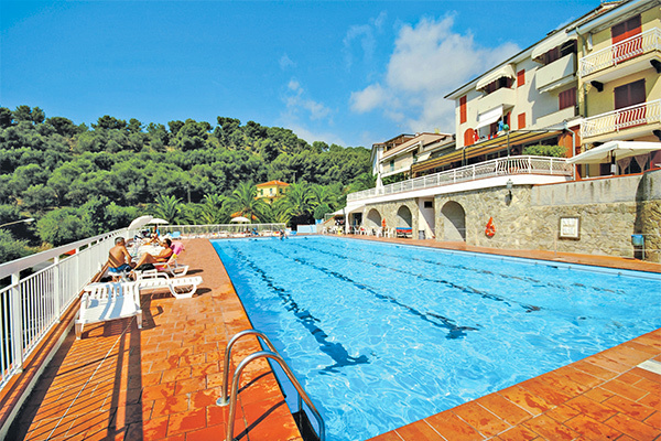 RESIDENCE LA MERIDIANA - San Bartolomeo al Mare (IM) In stile mediterraneo, sulla Riviera Ligure