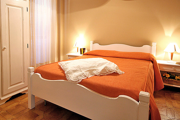 RESIDENCE LA MERIDIANA - San Bartolomeo al Mare Immerso nel verde, sulla Riviera dei Fiori
