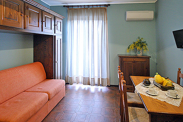 RESIDENCE LA MERIDIANA - San Bartolomeo al Mare Immerso nel verde, sulla Riviera dei Fiori